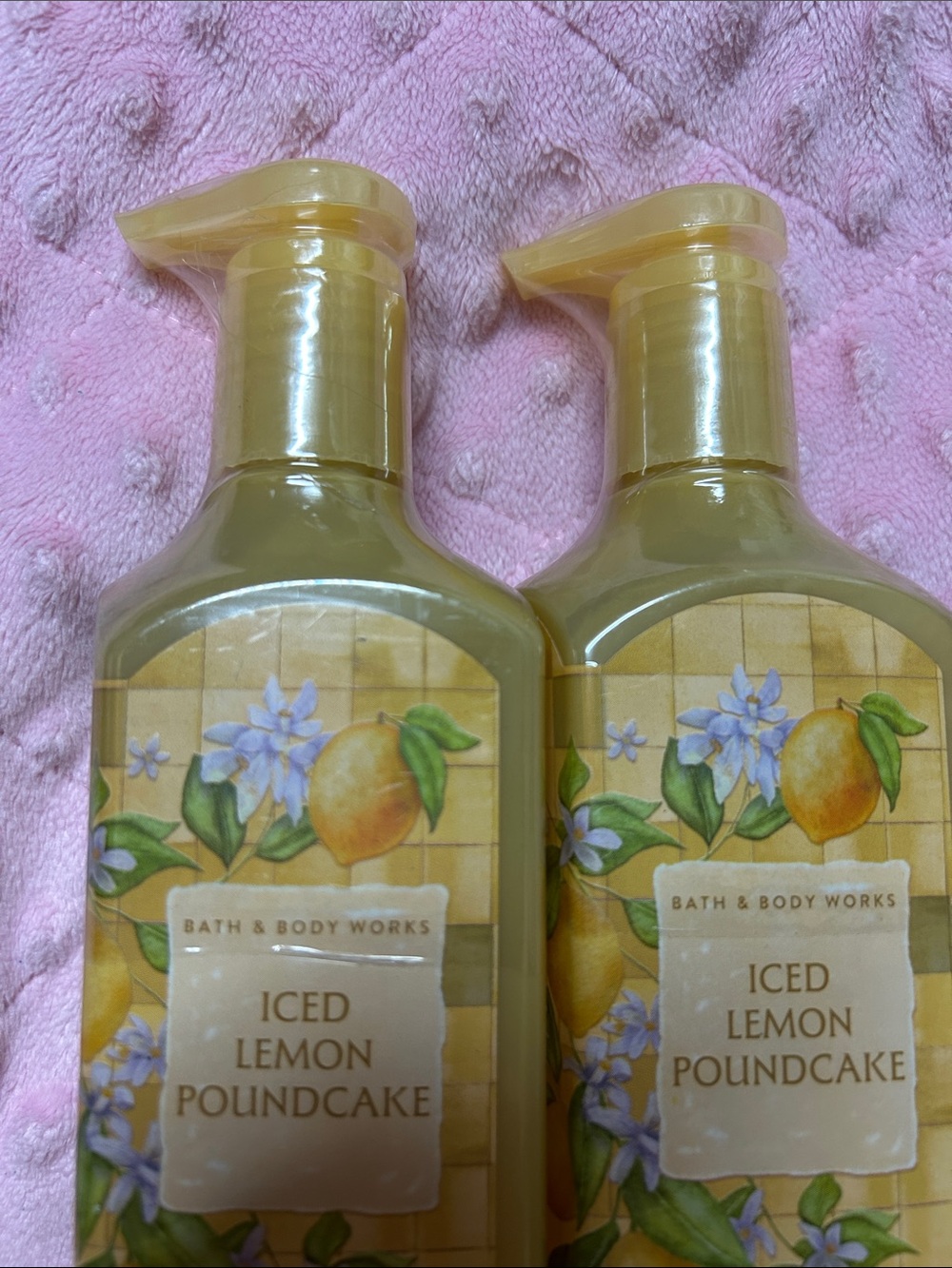 Bath & Body Works Iced Lemon Poundcake Hand Soap - Yellow - Picture 2 of 3